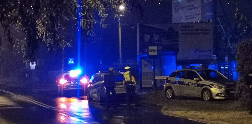 Kilka radiowozów policji i karetka. Co się stało na Armii Krajowej? - 330398