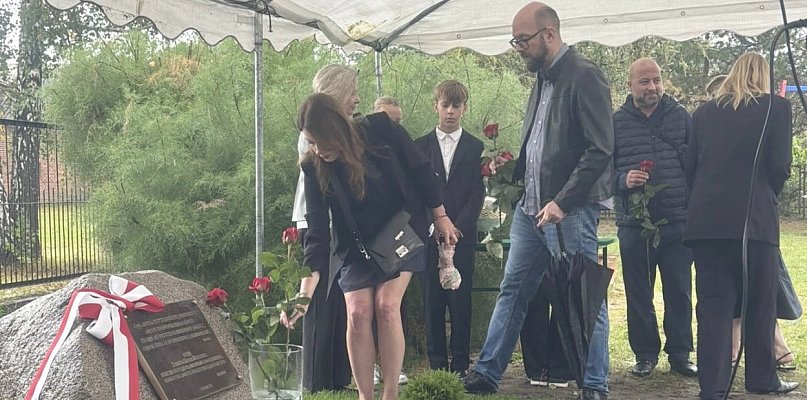 Gmina Kocierzew. Pamięć o wieloletnim dyrektorze szkoły w Łaguszewie trwa nadal - 330453