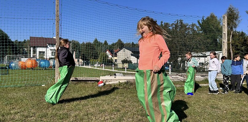 Gmina Głowno. Jak się bawić to tylko nietypowo. Dzieci z Lubiankowa o tym wiedzą - 331294