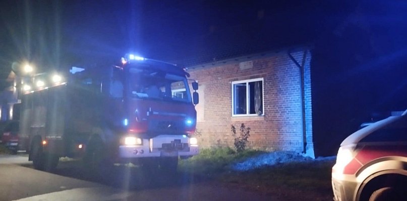 Gmina Domaniewice. Tragiczny pożar domu w Stroniewicach. Nie żyje jedna osoba - 332855