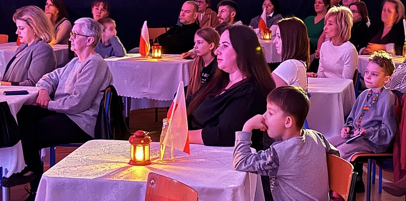 Patriotyczne w SP 4. Uczniowie przywołali ducha niepodległości - 333413