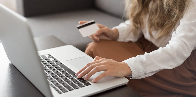 Jak nie dać się oszukać podczas Black Friday? - 333873