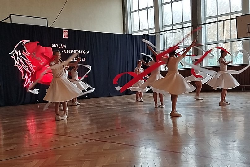 Łowicz. Uroczystości patriotyczne w SP 3