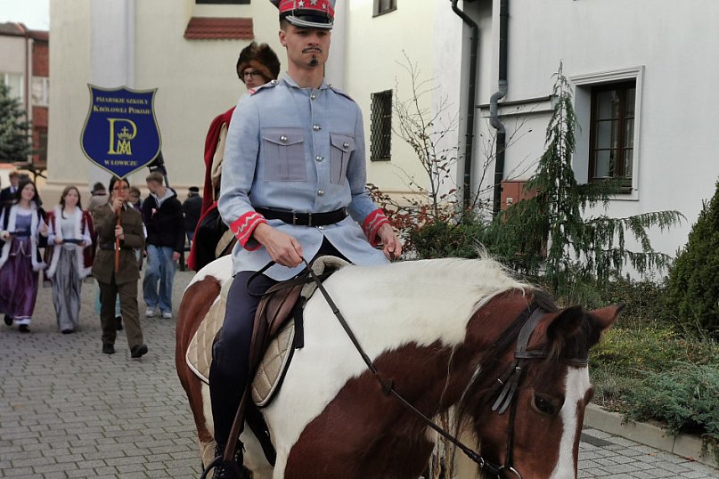 Pochód szkoły pijarskiej w Łowiczu