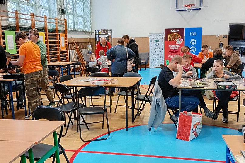 Łowicz gra do późnego wieczora