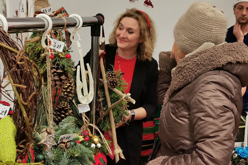 Kiermasz bożonarodzeniowy w szkole przy Ułańskiej