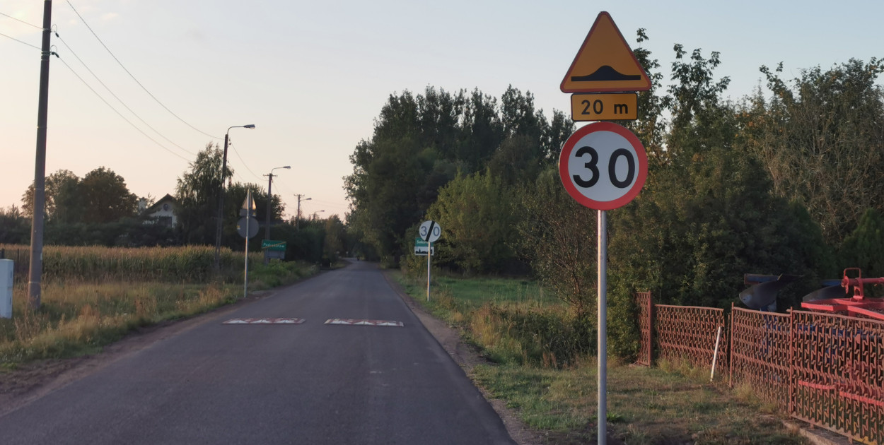 Przed każdym progiem między Bolimowem a Jasionną trzeba zwolnić. A progi są cztery. 