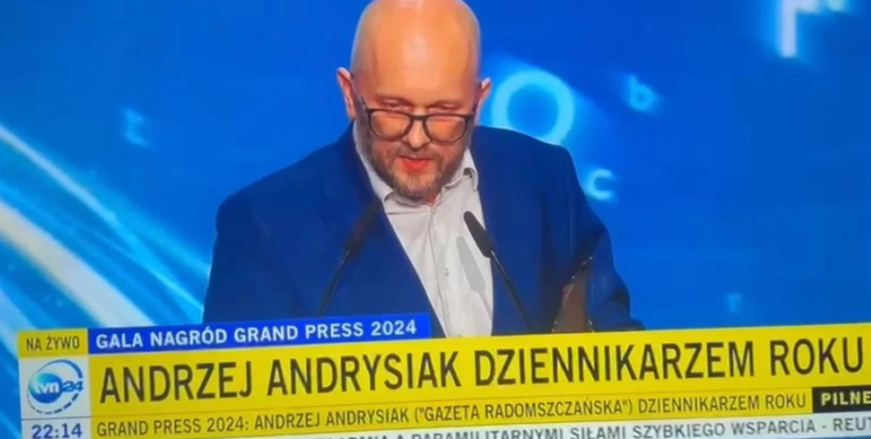 Andrzej Andrysiak podczas gali konkursu Grand Press 2024, gdy otrzymał tytuł Dziennikarza Roku 