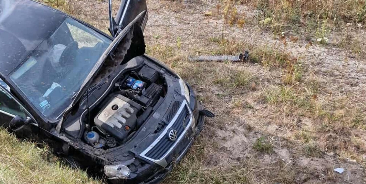 Kolizja pod Bolimowem- samochód w rowie, kierowca pijany. Zdjęcie archiwalne OSP Bolimów/FB