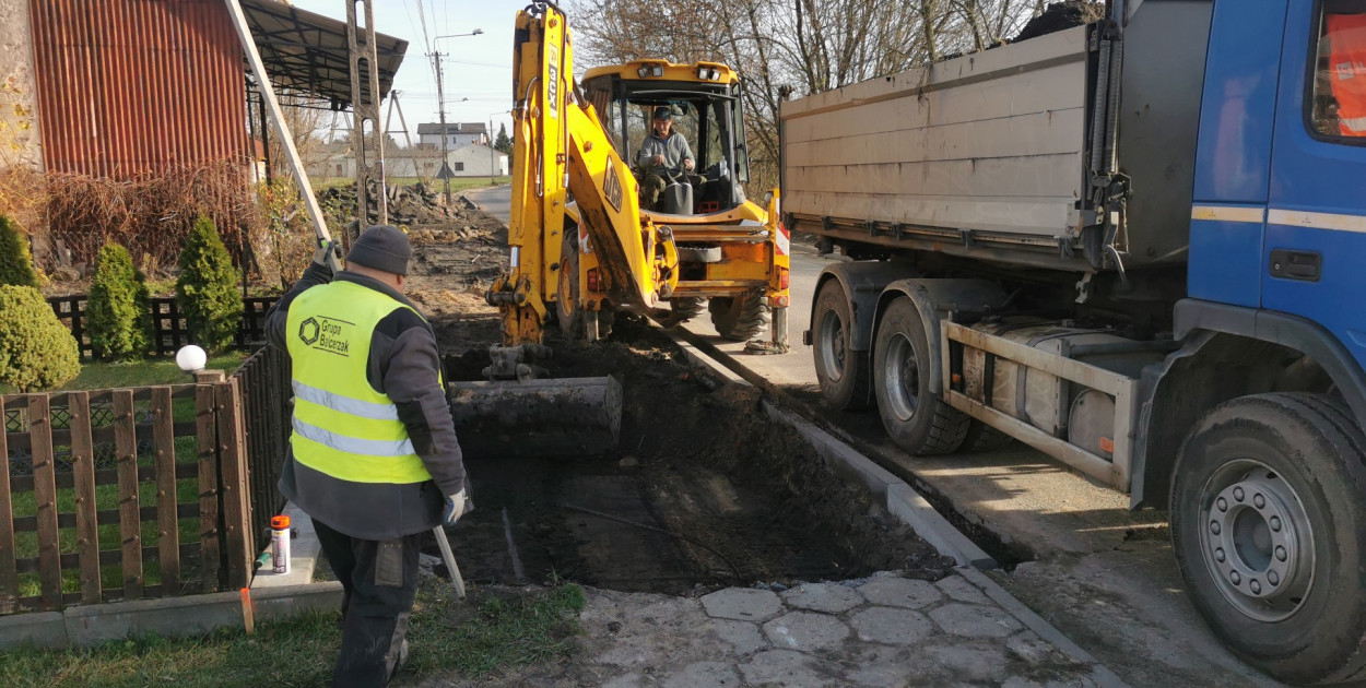 Prace na ul. Ndbzurzańskiej w Łowiczu.