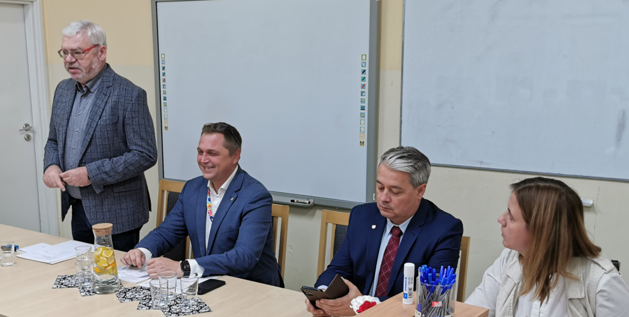 Zebranie zarządu osiedla Bratkowice z udziałem burmistrza Łowicza Mariusza Siewiery. fot. tb/NŁ