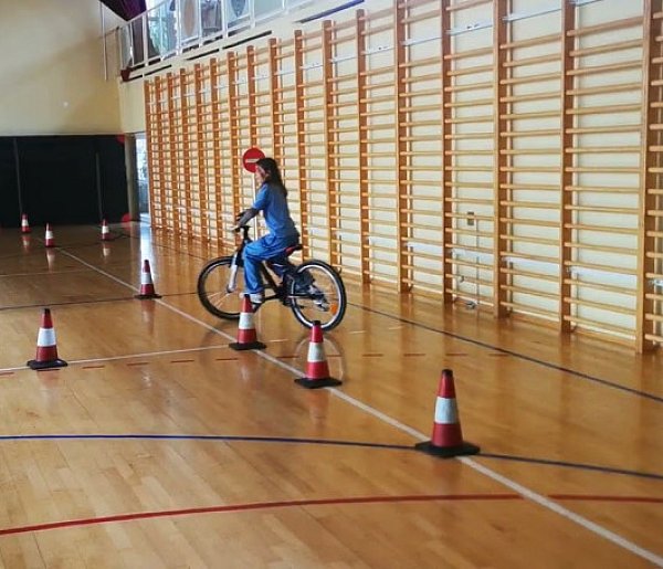 Egzamin na kartę rowerową w Szkołach Pijarskich w Łowiczu