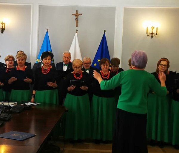 Chór Canticum na Złotych Godach w Ratuszu w Łowiczu