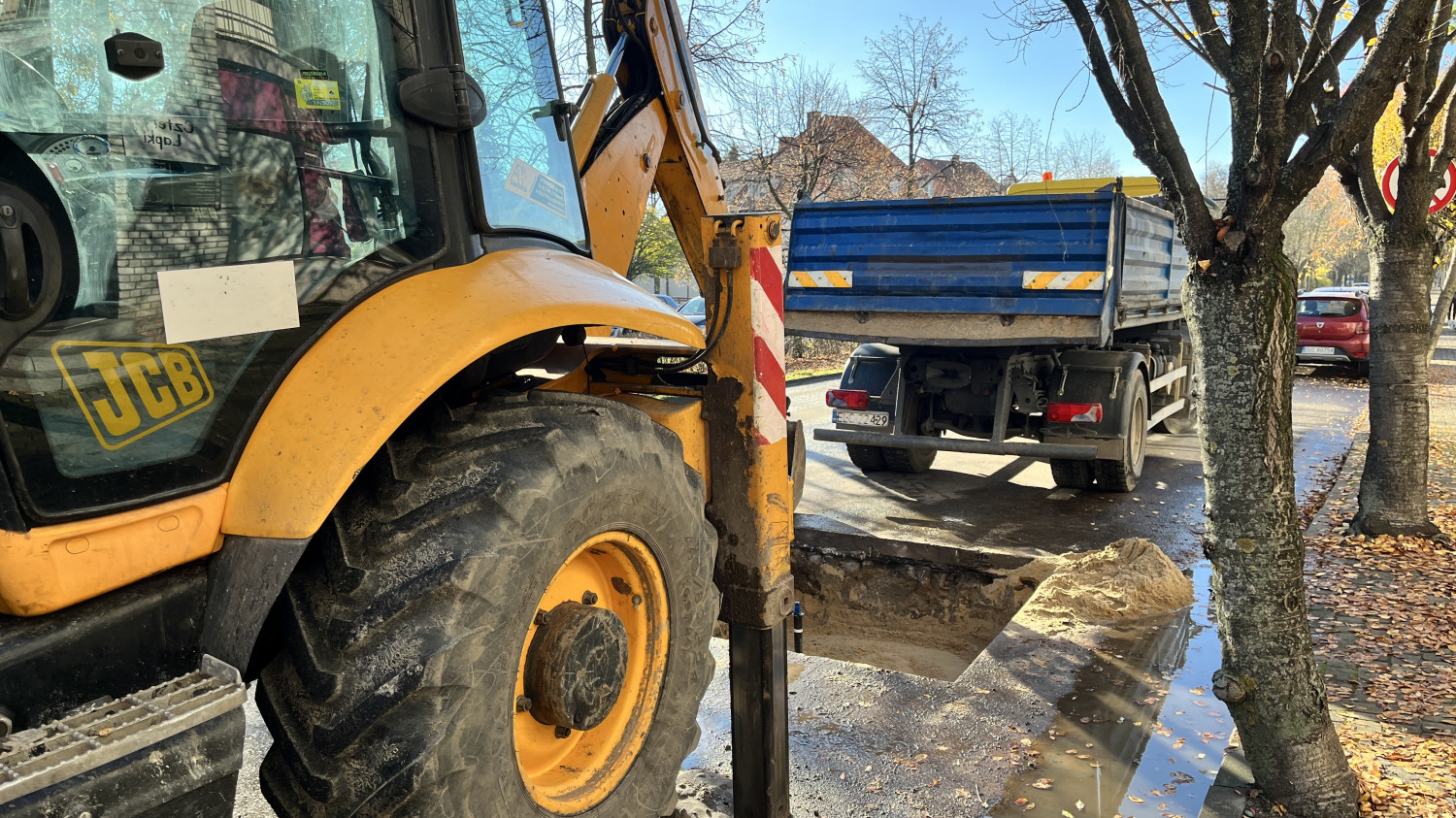 Od rana trwały prace w Al. Sienkiewicza w Łowiczu. Czy awaria jest poważna? Od rana trwały prace w Al. Sienkiewicza w Łowiczu. Czy awaria jest poważna?