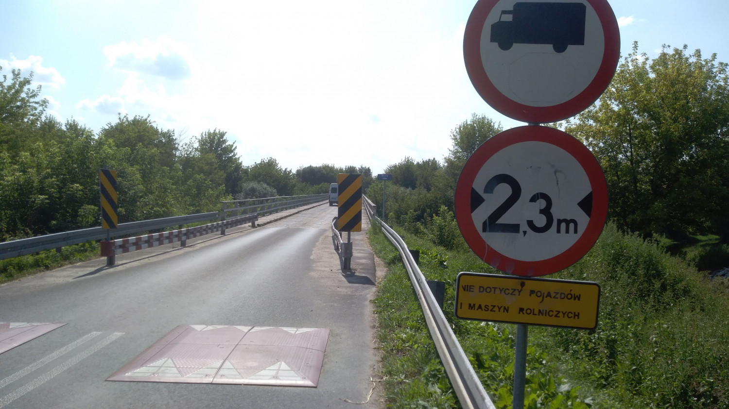 Ograniczenie na moście w Kompinie