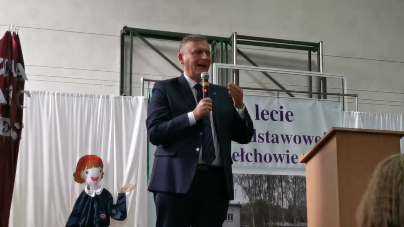 SP Bełchów. Przemawia poseł na Sejm RP Paweł Bejda